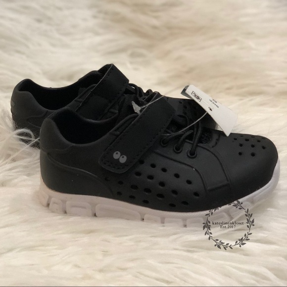 surprize by stride rite land and water shoes